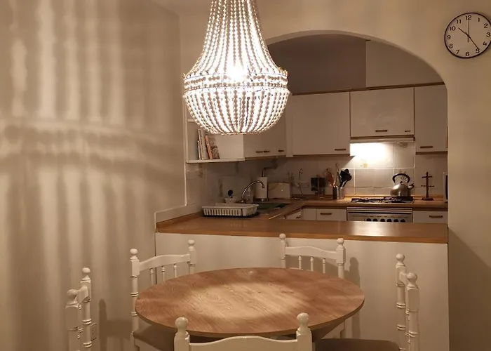 Апартаменти Stella Blanca 2 Bedrooms With Small Garden And Pool Фуенхірола