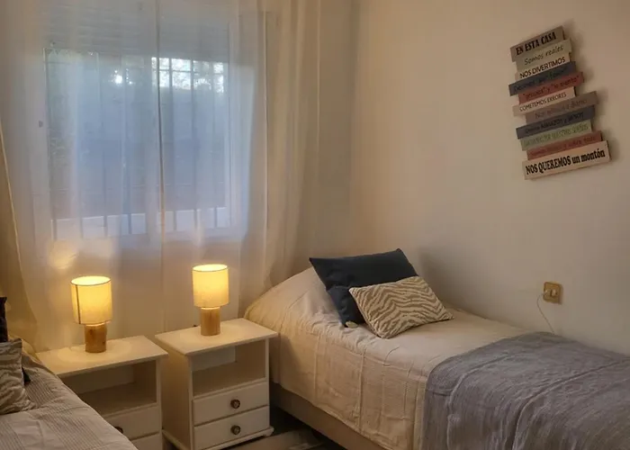 Апартаменти Stella Blanca 2 Bedrooms With Small Garden And Pool Фуенхірола